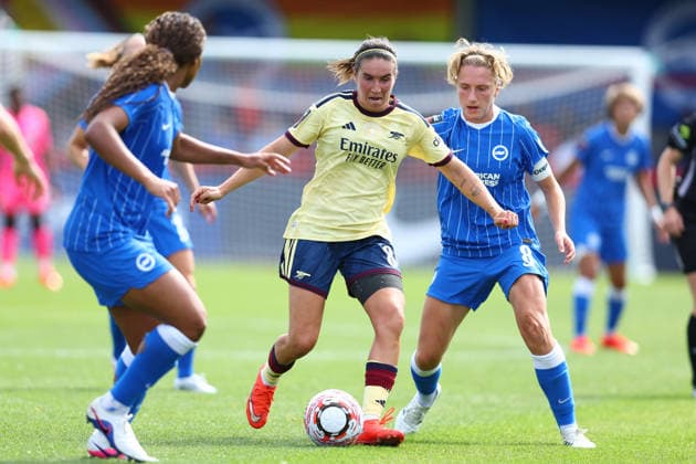 Crawley, England, 6th September 2026. Mariona Caldentey of Arsenal is challenged by Maisie Symonds of Brighton & Hove Albion during the Brighton Women vs Arsenal Women Barclays Women s Super League match at Broadfield Stadium, Crawley. Picture credit should read: Paul Terry Sportimage EDITORIAL USE ONLY. No use with unauthorised audio, video, data, fixture lists, club league logos or live services. Online in-match use limited to 120 images, no video emulation. No use in betting, games or single club league player publications. SPI_023_PT_Brighton_W_Arsenal_W SPI-4977-0023