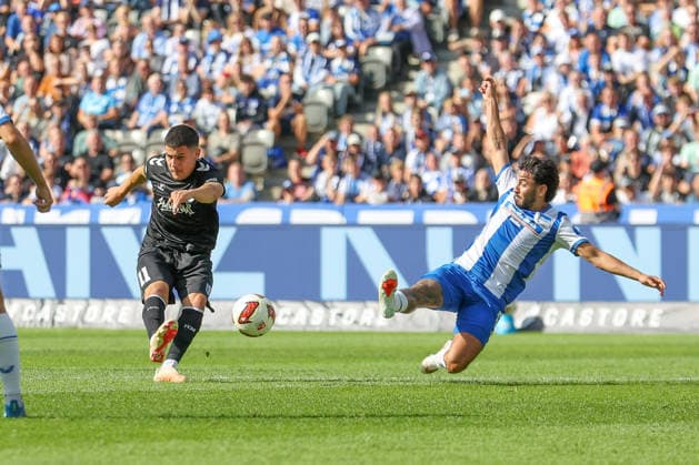 06.09.2026, xtgx, Fussball - 2.Bundesliga Hertha BSC Berlin - 1.FC Magdeburg emspor, v.l. Felipe Chavez (Magdeburg, 11), Kevin Sessa (Hertha, 8) Zweikampf, Duell, Kampf, tackle (DFL DFB REGULATIONS PROHIBIT ANY USE OF PHOTOGRAPHS as IMAGE SEQUENCES and or QUASI-VIDEO) Berlin *** September 6, 2026, xtgx, Soccer, 2. Bundesliga, Hertha BSC Berlin 1, FC Magdeburg, emspor, from left: Felipe Chavez (Magdeburg), 11, Kevin Sessa, Hertha, 8, tackle, duel, battle, DFL DFB REGULATIONS PROHIBIT ANY USE OF PHOTOGRAPHS AS IMAGE SEQUENCES AND OR QUASI-VIDEO, Berlin