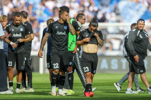 06.09.2026, xtgx, Fussball - 2.Bundesliga Hertha BSC Berlin - 1.FC Magdeburg emspor, v.l. Falko Michel (Magdeburg, 21), Baris Atik (Magdeburg, 23) enttaeuscht, schaut enttaeuscht, niedergeschlagen, disappointed (DFL DFB REGULATIONS PROHIBIT ANY USE OF PHOTOGRAPHS as IMAGE SEQUENCES and or QUASI-VIDEO) Berlin *** September 6, 2026, xtgx, Soccer 2. Bundesliga: Hertha BSC Berlin 1 FC Magdeburg emspor, from left: Falko Michel (Magdeburg), 21, Baris Atik (Magdeburg), 23, looks disappointed, dejected, DFL DFB REGULATIONS PROHIBIT ANY USE OF PHOTOGRAPHS AS IMAGE SEQUENCES AND OR QUASI-VIDEO Berlin