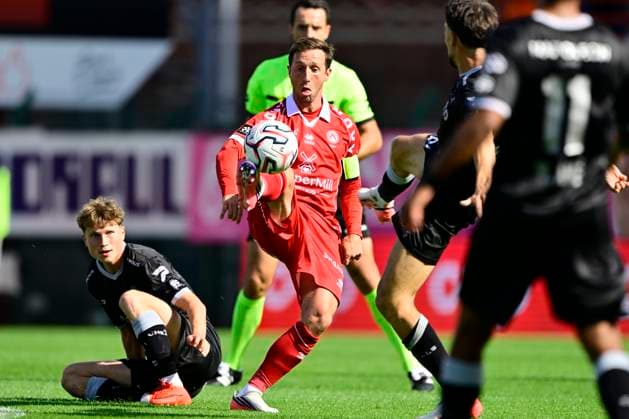 KV Kortrijk v SV Zulte Waregem - Jupiler Pro League KORTRIJK, BELGIUM - SEPTEMBER 06 : Dejaegere Brecht midfielder of KV Kortrijk during the Jupiler Pro League match between KV Kortrijk and SV Zulte Waregem on September 6, 2026 in Kortrijk, Belgium, 06 09 2026 Kortrijk Belgium  Copyright: xJanxDexMeuleneirx