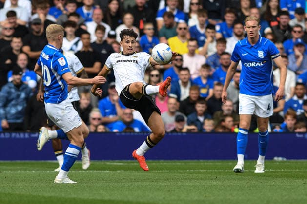 Birmingham City v Wolverhampton Wanderers, Sky Bet Championship, St Andrews @ Knighthead Park, Birmingham, UK - 6 September 2026 Birmingham City s Alex Cochrane challenges Wolverhampton Wanderer s Hugo Bueno , UK NEWSPAPERS OUT Copyright: xRichardxBowcottx
