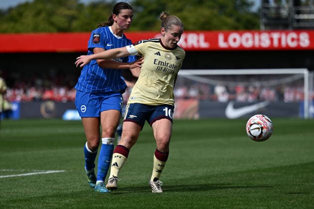 CRAWLEY, ENGLAND - SEPTEMBER 06: Kim Little of Arsenal in action during the Barclays Women s Super League match between Brighton & Hove Albion and Arsenal at Broadfield Stadium on September 06, 2026 in Crawley, England. Copyright: xYaroslavxDunkax xSPPx Sportspressphoto_SPR224722