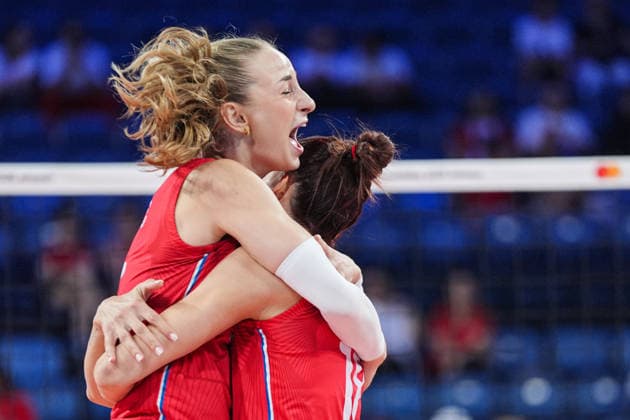 Sport Bilder des Tages Poland v Serbia - CEV EuroVolley 2026 ISTANBUL, TURKIYE - SEPTEMBER 6: Serbia s Aleksandra Uzelac (L) and Tijana Boskovic (R) celebrate during the third-place match between Poland and Serbia at the Trendyol 2026 CEV Women s European Volleyball Championship at Sinan Erdem Sports Hall in Istanbul, Turkiye, on September 6, 2026. Cemal Yurttas Anadolu Istanbul Turkey. Editorial use only. Please get in touch for any other usage.  Copyright: x2026xAnadoluxCemalxYurttasx