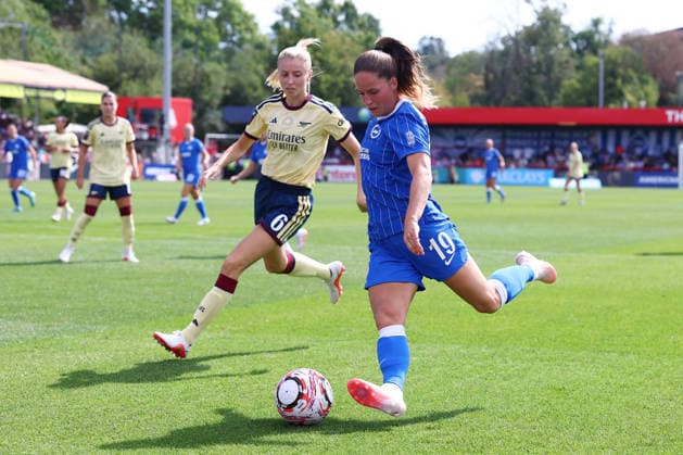 Crawley, England, 6th September 2026. Marisa Olislagers of Brighton & Hove Albion crosses the ball under pressure from Leah Williamson of Arsenal during the Brighton Women vs Arsenal Women Barclays Women s Super League match at Broadfield Stadium, Crawley. Picture credit should read: Paul Terry Sportimage EDITORIAL USE ONLY. No use with unauthorised audio, video, data, fixture lists, club league logos or live services. Online in-match use limited to 120 images, no video emulation. No use in betting, games or single club league player publications. SPI_043_PT_Brighton_W_Arsenal_W SPI-4977-0043