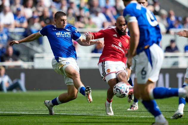 Everton v Manchester United, ManU Premier League Bryan Mbeumo of Manchester United scores a goal to make it 0-1 during the Everton v Manchester United Premier League match at the Hill Dickinson Stadium, Liverpool, England on 6 September 2026 Credit: Steve Flynn Every Second Media Editorial use only. All images are copyright Every Second Media Limited. No images may be reproduced without prior permission. All rights reserved. Premier League and Football League images are subject to licensing agreements with Football DataCo Limited. see https: www.football-dataco.com Copyright: xIMAGO EveryxSecondxMediax ESM-2142-0052 StevexFlynnx xEveryxSecondxMediax