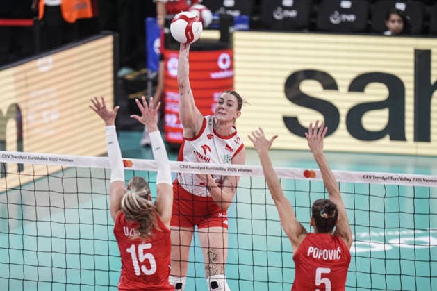 Poland v Serbia - CEV EuroVolley 2026 ISTANBUL, TURKIYE - SEPTEMBER 6: Poland s Magdalena Stysiak (C) in action against Serbia s Aleksandra Uzelac (15) during the third-place match between Poland and Serbia at the Trendyol 2026 CEV Women s European Volleyball Championship at Sinan Erdem Sports Hall in Istanbul, Turkiye, on September 6, 2026. Agit Erdi Ulukaya Anadolu Istanbul Turkey. Editorial use only. Please get in touch for any other usage.  Copyright: x2026xAnadoluxAgitxErdixUlukayax