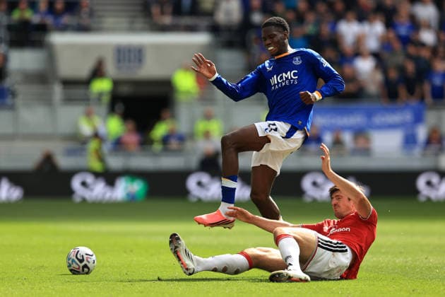 6th September 2026; Hill Dickinson Stadium, Liverpool, England; Premier League Football, Everton versus Manchester United, ManU Harry Maguire of Manchester United slides in to tackle Thierno Barry of Everton DavidxBlunsden