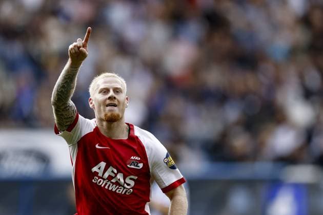HEERENVEEN - Mexx Meerdink of AZ Alkmaar celebrates scoring the 2-2 during the Dutch Eredivisie match between SC Heerenveen and AZ Alkmaar at the Abe Lenstra Stadium on September 6, 2026, in Heerenveen, the Netherlands. VINCENT JANNINK ANP 2026 27 2026 27 xVIxANPxSportx xxANPxIVx 567374704 originalFilename: 567374704.jpg