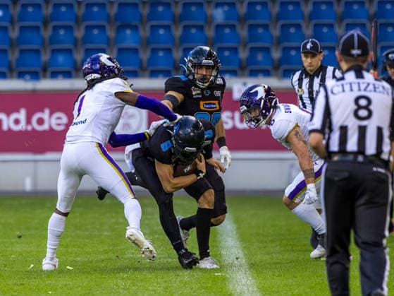 8 Jameson Wang (Quarterback) Panthers Wroclaw run out the field. 1 Marloshawn Franklin Jr. (Free Safety Cornerback) Vienna Vikings no chance to tackle. Vienna Vikings vs Panthers Wroclaw, American Football League Europe, Golden Bowl Final, 2026, 06.09.2026, Duisburg Schauinsland-Reisen-Arena Germany Copyright: xPFA ChristopherxMettkenx