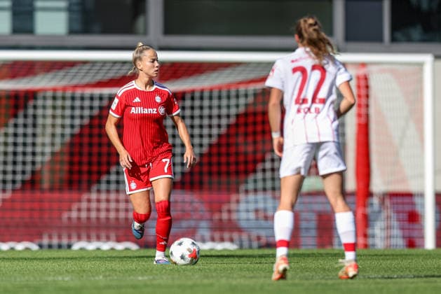 GER, München, FC Bayern München vs SC Freiburg, Google Pixel Frauen Bundesliga, Fussball, DFB, Spielzeit 2026 2027, FC Bayern Campus, 3. Spieltag im Bild v.l.: Giulia Gwinn (FC Bayern München Frauen 7), Lisa Kolb (SC Freiburg Frauen 22) DFB DFL REGULATIONS PROHIBIT ANY USE OF PHOTOGRAPHS AS IMAGE SEQUENCES AND OR QUASI-VIDEO, 06.09.2026 *** GER, Munich, FC Bayern Munich vs. SC Freiburg, Google Pixel Women s Bundesliga, Soccer, DFB, 2026–2027 Season, FC Bayern Campus, Matchday 3 in Pictures: from left, Giulia Gwinn (FC Bayern Munich Women, 7), Lisa Kolb (SC Freiburg Women, 22). DFB and DFL regulations prohibit any use of photographs as image sequences and or quasi-video, September 6, 2026 Copyright: HMBxMedia HendrikxHamelau