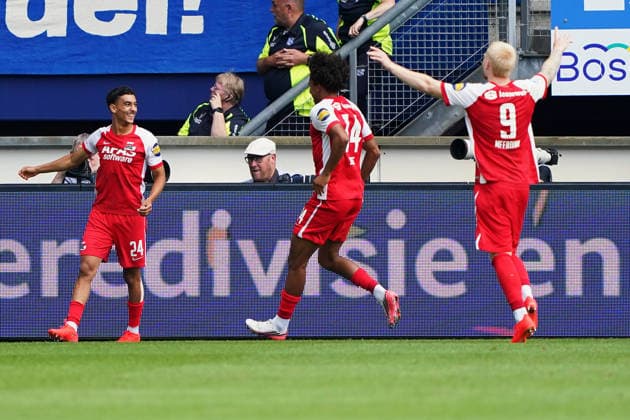 2026-09-06 VriendenLoterij Eredivisie: SC Heerenveen v AZ Alkmaar HEERENVEEN, NETHERLANDS - SEPTEMBER 6: Ayoub Oufkir of Jong AZ and Calvin Stengs and Mexx Meerdink of AZ Alkmaar during the VriendenLoterij Eredivisie match between SC Heerenveen and AZ Alkmaar at Abe Lenstra stadion on September 6, 2026 in Heerenveen, Netherlands. Heerenveen Abe Lenstra stadion Netherlands Content not available for redistribution in The Netherlands directly or indirectly through any third parties. Copyright: xAndrexWeeningx