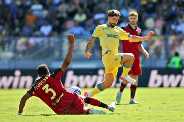 September 6, 2026, Frosinone, Italy: Joel Schingtienne of Vnezia vies for the ball with Romano Schmid of Frosinone during the Serie A soccer match between Frosinone Calcio and Venezia FC at Benito Stirpe stadium in Frosinone, Italy, 06 Sep 2026. ANSA FEDERICO PROIETTI. Soccer: Serie A; Frosinone-Venezia  - ZUMAa110 20260906_zaf_a110_069 Copyright: xFedericoxProiettix