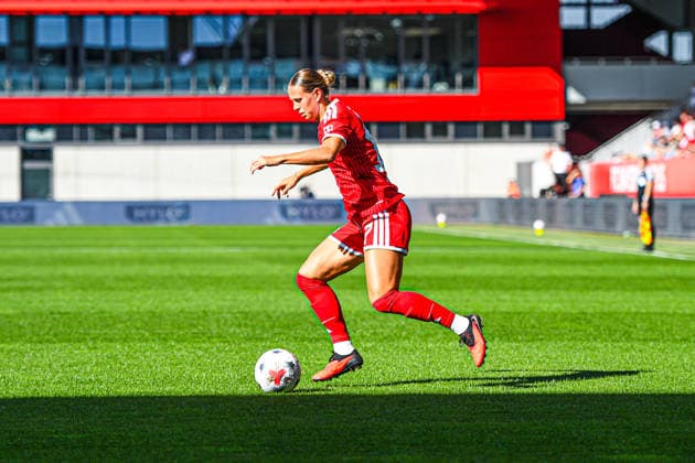 06.09.2026, München, Deutschland. Google Pixel Frauen-Bundesliga: FC Bayern München Frauen gegen SC Freiburg Frauen am FC Bayern Campus. Klara Bühl (FC Bayern Frauen) *** September 6, 2026, Munich, Germany Google Pixel Women s Bundesliga: FC Bayern Munich Women vs. SC Freiburg Women at the FC Bayern Campus Klara Bühl FC Bayern Women