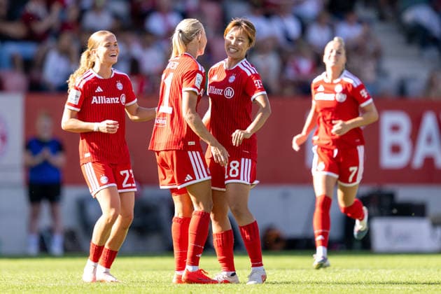 Tor, 1:0, mit einem fantastischen Weitschuss durch Momoko Tanikawa 18 (FC Bayern Muenchen), Torjubel, Sophie Proost 23 (FC Bayern Muenchen), Momoko Tanikawa 18 (FC Bayern Muenchen), FC Bayern Frauen Muenchen - SC Freiburg, Google Pixel Frauenbundesliga, 3. Spieltag, 06.09.26 DFB regulations prohibit any use of photographs as image sequences and or quasi-video. (kolbert-press) Muenchen Bayern Deutschland *** Goal, 1–0, on a fantastic long-range shot by Momoko Tanikawa (18, FC Bayern Munich); goal celebration, Sophie Proost 23 FC Bayern Munich, Momoko Tanikawa 18 FC Bayern Munich, FC Bayern Munich Women vs. SC Freiburg, Google Pixel Women s Bundesliga, Matchday 3, 06 09 26 DFB regulations prohibit any use of photographs as image sequences and or quasi-video; Kolbert Press, Munich, Bayern, Germany Copyright: xkolbert-press UlrichxGamelx