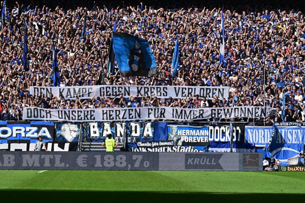 06.09.2026,GER Fußball, Männer, 1.BL, Spieltag 2, Saison 2026 2027, Hamburg, Hamburger SV vs 1.FSV Mainz 05 Feature die HSV Fans zeigen Plakate DFB DFL regulations prohibit any use of photographs as image sequences and or quasi-video) Hamburg Volksparkstadion Hamburg Deutschland *** September 6, 2026, GER Soccer, Men, 1st Division, Matchday 2, 2026–2027 Season, Hamburg, Hamburger SV vs. 1. FSV Mainz 05. Feature: HSV fans display posters. DFB and DFL regulations prohibit any use of photographs as image sequences and or quasi-video. Hamburg Volksparkstadion, Hamburg, Germany Copyright: xnordphotoxGmbH xWitkex