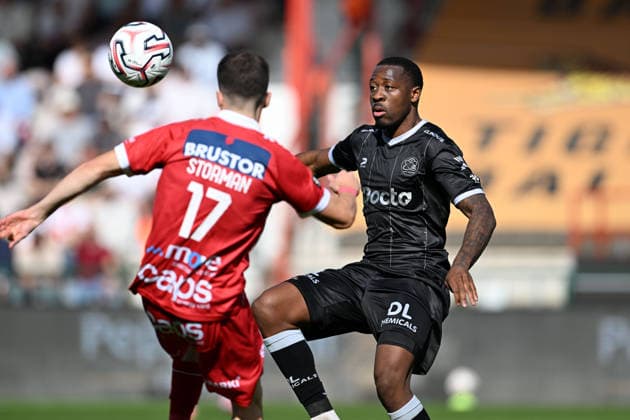 260906 KV Kortrijk vs Zulte Waregem Enrique Lofolomo (6) of Zulte-Waregem pictured during the Jupiler Pro League season 2026 - 2027 matchday 5 game between KV Kortrijk and SV Zulte Waregem on September 6 , 2026 in Kortrijk, Belgium. (Photo by David Catry Isosport) Kortrijk Belgium  Copyright: xDavidxCatryx 20260906DC2_8394