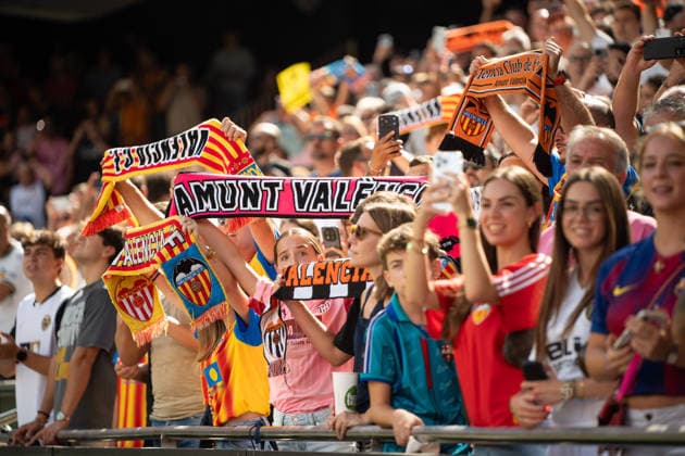 September 6, 2026, Valencia, Alicante, Spain: VALENCIA, SPAIN - SEPTEMBER 6: VALENCIA CF fans during the match between Valencia CF and FC Barcelona, Barca from LaLiga EASports, matchweek 4, disputed at the Mestalla Stadium, Valencia Valencia Spain - ZUMAc290 20260906_zsp_c290_001 Copyright: xJordixCantox