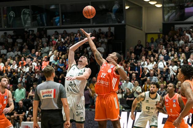 easyCredit Basketball Bundesliga, Exhibition Game, Niners Chemnitz vs. Legia Warsaw, September 6, 2026, starting at 3:00 p.m., Chemnitz, Chemnitz Arena. Pictured: No. 22 Nighaeal Ceaser, Zach Freemantle easyCredit Basketball Bundesliga, Exhibition Game, Niners Chemnitz vs. Legia Warsaw, Chemnitz, Saxony, Germany Copyright: xEHLxMedia MichelxKöhlerx 20260609-Niners-Chemnitz-Legia-Warschau_002