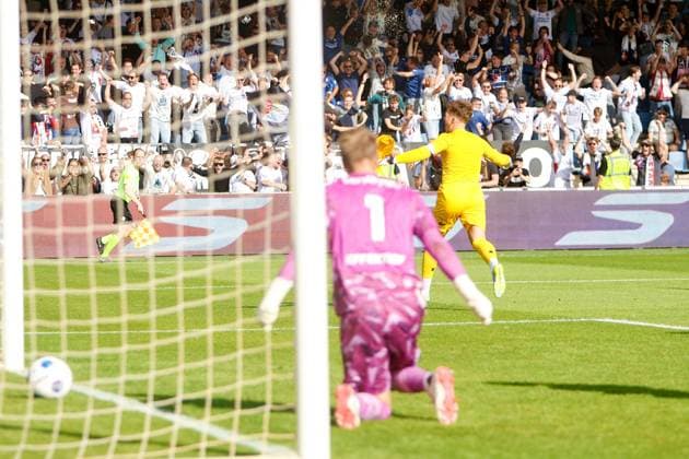 IJMUIDEN , 06-09-2026 , Buko Stadion , season 2026 2027 , Dutch , eredivisie , match between Telstar and Cambuur , picture shows, Telstar goalkeeper Ronald Koeman Jr scores the 2-2 and celebrates Telstar - Cambuur  x206581612x Copyright: