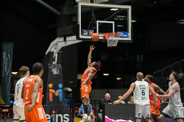 easyCredit Basketball Bundesliga, Exhibition Game, Niners Chemnitz vs. Legia Warsaw, September 6, 2026, starting at 3:00 p.m., Chemnitz, Chemnitz Arena. Pictured: 24 Cobe Williams, 06 Kristers Zoriks easyCredit Basketball Bundesliga, Exhibition Game, Niners Chemnitz vs. Legia Warsaw Chemnitz, Saxony, Germany Copyright: xEHLxMedia MichelxKöhlerx 20260609-Niners-Chemnitz-Legia-Warschau_026