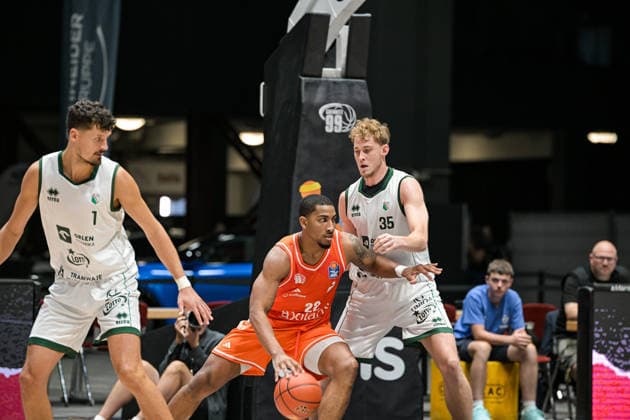 easyCredit Basketball Bundesliga, Exhibition Game, Niners Chemnitz vs. Legia Warsaw, September 6, 2026, starting at 3:00 p.m., Chemnitz, Chemnitz Arena. In Photo 1: Mathieu Wojciechowski, 22 Nighaeal Ceaser, 35 Markus Ilver easyCredit Basketball Bundesliga, Exhibition Game, Niners Chemnitz vs. Legia Warsaw, Chemnitz, Saxony, Germany Copyright: xEHLxMedia MichelxKöhlerx 20260609-Niners-Chemnitz-Legia-Warschau_022