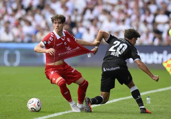 RECORD DATE NOT STATED Kortrijk s Harrison Murray-Campbell and Essevee s Tobias Hedl fight for the ball during a soccer match between KV Kortrijk and SV Zulte Waregem, Sunday 6 September 2026 in Kortrijk, on day 5 of the 2026-2027 Jupiler Pro League first division of the Belgian championship. JOHNxTHYS  x185446866x