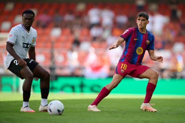 Valencia CF v FC Barcelona, Barca - LaLiga EA Sports 2026 27 VALENCIA, SPAIN - SEPTEMBER 6: Gerard Martin of FC Barcelona passes the ball during the LaLiga EA Sports 2026 27 match between Valencia CF and FC Barcelona at Mestalla Stadium on September 6, 2026, in Valencia, Spain. (Photo by Francisco Macia Photo Players Images Magara Press) Valencia Mestalla Stadium Spain Copyright: xFranciscoxMaciax