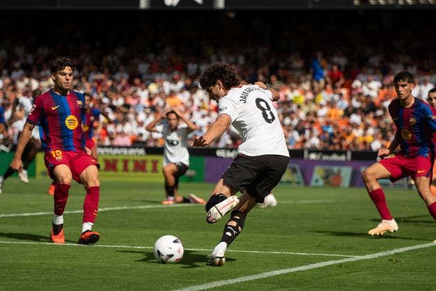 September 6, 2026, Valencia, Alicante, Spain: VALENCIA, SPAIN - SEPTEMBER 6: 8 JAVI GUERRA shoots in front of 12 XAVI ESPART and 18 GERARD MARTIN during the match between Valencia CF and FC Barcelona, Barca from LaLiga EASports, matchweek 4, disputed at the Mestalla Stadium, Valencia Soccer 2026: Levante UD Vs Real Betis  - ZUMAc290 20260906_zsp_c290_007 Copyright: xJordixCantox