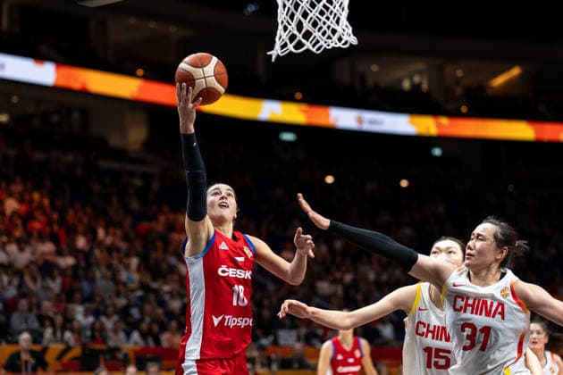 Eliska Joklova, Czech Republic, No. 10 on a layup; Xu Han, China, No. 15; Saiqi Jia, China, No. 31; GER, China vs. Czech Republic, Basketball, 2026 FIBA Women’s World Cup, Group Stage, Matchday 2, September 6, 2026, GER, China vs. Czech Republic, Basketball, 2026 FIBA Women’s World Cup, Group Stage, Matchday 2, September 6, 2026, Berlin Copyright: xEibner-Pressefoto MaxxVincenx EP_MVN