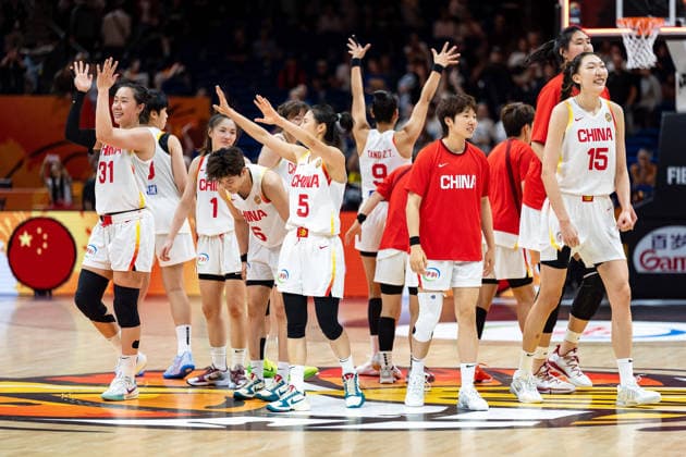 Chinese team celebrates after victory at the end of the game; Saiqi Jia (China), 31, Shuyu Yang (China), 06, Siyu Wang (China), 05, Xu Han (China), 15, GER, China vs. Czech Republic, Basketball, FIBA Women’s World Cup 2026, Group Stage, Matchday 2, September 6, 2026, GER, China vs. Czech Republic, Basketball, 2026 FIBA Women’s World Cup, Group Stage, Matchday 2, September 6, 2026, Berlin Copyright: xEibner-Pressefoto MaxxVincenx EP_MVN