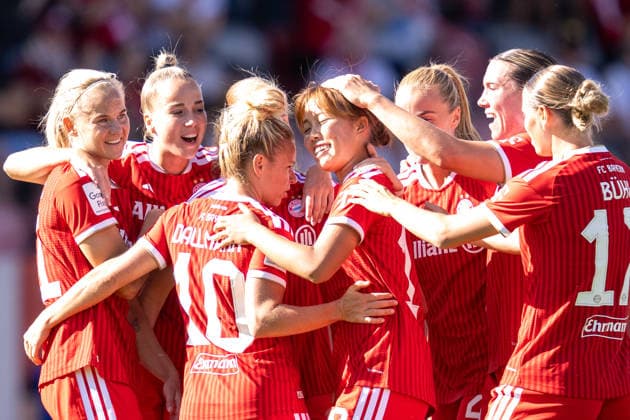 Torjubel zum 1:0, Weitschuss durch Momoko Tanikawa 18 (FC Bayern Muenchen). Wir gefeiert von Ihren Kolleginnen, FC Bayern Frauen Muenchen - SC Freiburg, Google Pixel Frauenbundesliga, 3. Spieltag, 06.09.26 DFB regulations prohibit any use of photographs as image sequences and or quasi-video. (kolbert-press) Muenchen Bayern Deutschland *** Goal celebration after the 1-0, long-range shot by Momoko Tanikawa, 18, FC Bayern Munich; celebrated by her teammates, FC Bayern Munich Women vs. SC Freiburg, Google Pixel Women s Bundesliga, Matchday 3, September 6, 2026 DFB regulations prohibit any use of photographs as image sequences and or quasi-video; Kolbert Press, Munich, Bayern, Germany Copyright: xkolbert-press UlrichxGamelx