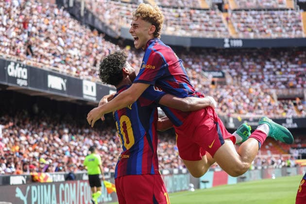 Spain - LaLiga EA - Valencia CF vs FC Barcelona, Barca - 06 09 2026 SPAIN, VALENCIA, SEPTEMBER 06. Lamine Yamal of FC Barcelona celebrates with Fermin Lopez of FC Barcelona after scoring his team s second goal during the LaLiga EA Sports football match between Valencia CF and FC Barcelona on September 06, 2026 at Estadio Mestalla in Valencia, Spain. Photo by Manuel Blondeau AOP.Press Valencia Estadio Mestalla Valencian Community Spain Copyright: x ManuelxBlondeau AOP.Pressx AOP20260906-011