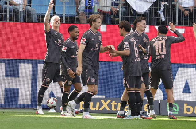 Torjubel 0-3 durch Phillip Tietz (1.FSV Mainz 05) Fussball, Herren, Saison 2026 2027,1.Liga, Volksparkstadion, Hamburger SV gegen Mainz 05 DFL REGULATIONS PROHIBIT ANY USE OF PHOTOGRAPHS AS IMAGE SEQUENCES AND OR QUASI-VIDEO. *** Goal celebration 0 3 by Phillip Tietz 1 FSV Mainz 05 Soccer, Men s, 2026–2027 season, 1. Bundesliga, Volksparkstadion, Hamburger SV vs. Mainz 05. DFL regulations prohibit any use of photographs as image sequences and or quasi-video.