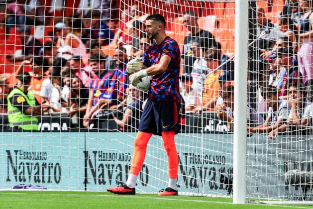 September 6, 2026, Valencia, Valencia, SPAIN: Joan Garcia of FC Barcelona, Barca warms up during the Spanish league, LaLiga EA Sports, football match played between Valencia CF and FC Barcelona at Mestalla stadium on September 6, 2026, in Valencia, Spain. Valencia CF V FC Barcelona - LaLiga EA Sports - ZUMAa181 20260906_zaa_a181_048 Copyright: xIvanxTerronx