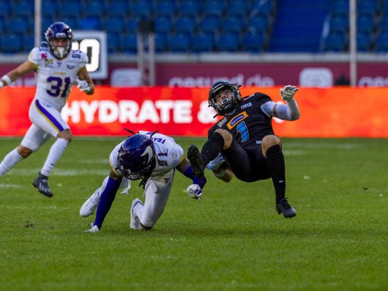 1 Marloshawn Franklin Jr. (Free Safety Cornerback) Vienna Vikings tackle 1 Kacper Jaszewski (Wide Receiver) Panthers Wroclaw Vienna Vikings vs Panthers Wroclaw, American Football League Europe, Golden Bowl Final, 2026, 06.09.2026, Duisburg Schauinsland-Reisen-Arena Germany Copyright: xPFA ChristopherxMettkenx