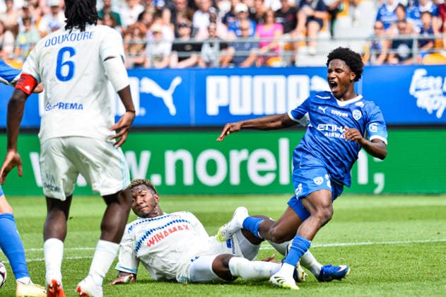 RUGBY : Stade Francais vs USA Perpignan - Top 14 - JournÃ e 1 - 05 09 2026 Dermane Karim (ESTAC Troyes) Jeyland Mitchell (RC Strasbourg) ParisFrance  Copyright: xBaptistexAutissierx