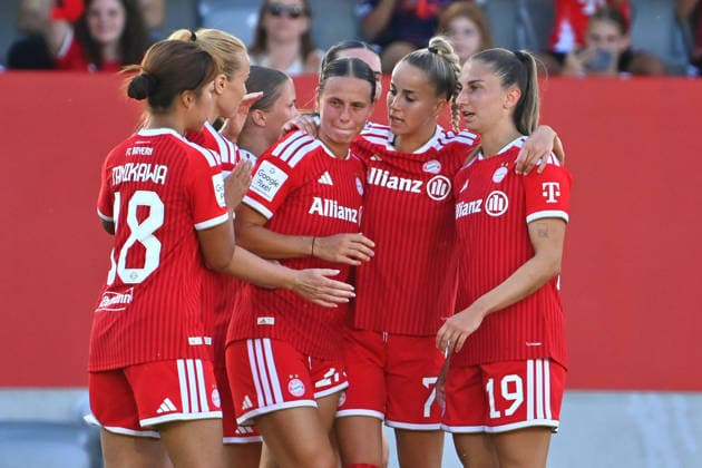 kollektiver Torjubel v.re: Katharina NASCHENWENG (FCB),Giulia GWINN (FCB),,Klara BUEHL (FCB), Sophie PROSST (FCB),Glodis Perla VIGGOSDOTTIR (FCB),Momoko TANIKAWA (FCB) nach Tor zum 2-0, Jubel,Freude,Begeisterung,Aktion. Fussball Google Pixel Bundesliga der Frauen Saison 2026 2027, 3.Spieltag, Spieltag03 FC Bayern Muenchen Frauen - SC Freiburg am 06.09.2026 FC BAYERN CAMPUS *** Collective goal celebration by Katharina NASCHENWENG (FCB), Giulia GWINN (FCB), Klara BUEHL (FCB), Sophie PROSST (FCB), Glodis Perla VIGGOSDOTTIR (FCB), Momoko TANIKAWA (FCB) after scoring the 2-0 goal; celebration, joy, excitement, soccer action; Google Pixel; Women’s Bundesliga, 2026–2027 season, Matchday 3, Matchday 03: FC Bayern Munich Women vs. SC Freiburg on September 6, 2026, FC BAYERN CAMPUS