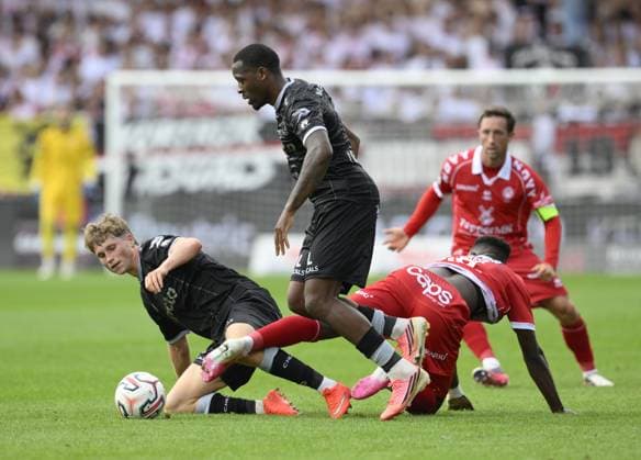 RECORD DATE NOT STATED Essevee s Enrique Lofolomo and Kortrijk s Thierry Ambrose fight for the ball during a soccer match between KV Kortrijk and SV Zulte Waregem, Sunday 6 September 2026 in Kortrijk, on day 5 of the 2026-2027 Jupiler Pro League first division of the Belgian championship. JOHNxTHYS  x185450120x