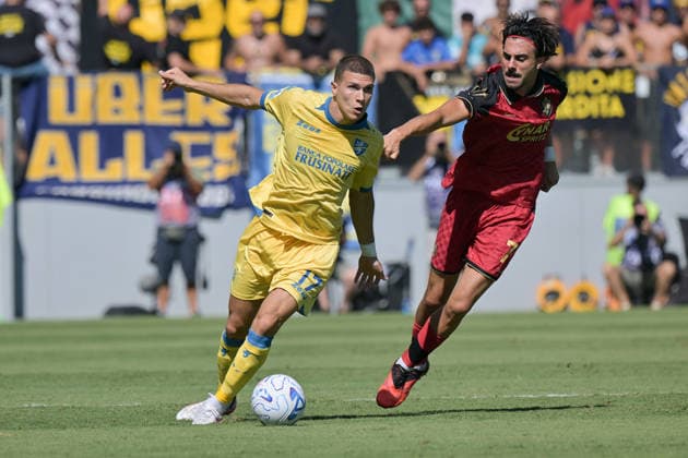 RECORD DATE NOT STATED 6th September 2026; Stadio Benito Stirpe, Frosinone, Italy; Serie A Football; Frosinone versus Venezia; Giorgi Kvernadze of Frosinone under pressure from Kike Perez of Venezia AllShotLive