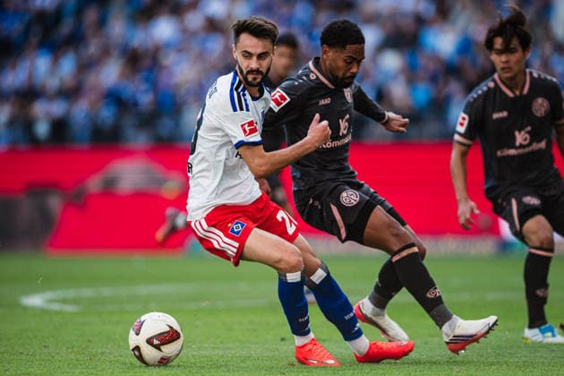 1. Bundesliga: Hamburger SV vs. 1. FSV Mainz 05, 06.09.2026 Fabio Daniel Ferreira Vieira (Hamburger SV, 20) gegen Philipp Mwene (1. FSV Mainz 05, 2), Zweikampf; Fußball, 1. Bundesliga, 2. Spieltag: Hamburger SV vs. 1. FSV Mainz 05 am 06.09.2026 im Volksparkstadion, Hamburg DFL REGULATIONS PROHIBIT ANY USE OF PHOTOGRAPHS AS IMAGE SEQUENCES AND OR QUASI-VIDEO. *** 1 Bundesliga: Hamburger SV vs. 1 FSV Mainz 05, September 6, 2026; Fabio Daniel Ferreira Vieira (Hamburger SV), No. 20, vs. Philipp Mwene (1 FSV Mainz 05), No. 2; soccer tackle, 1st Bundesliga, Matchday 2: Hamburger SV vs. 1st FSV Mainz 05 on September 6, 2026, at the Volksparkstadion, Hamburg. DFL regulations prohibit any use of photographs as image sequences and or quasi-video. Copyright: xBEAUTIFULxSPORTS Tonhäuserx