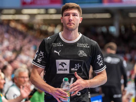 Lukas Zerbe of THW Kiel, 24, received a red card; Frisch Auf Goeppingen vs. THW Kiel, handball, 1st Bundesliga, Men s, 2026–2027 season, September 6, 2026, Frisch Auf Göppingen vs. THW Kiel, Handball, 1st Bundesliga, Men, 2026–2027 season, September 6, 2026, Göppingen Copyright: xEibner-Pressefoto MichaelxSchmidx EP_MST