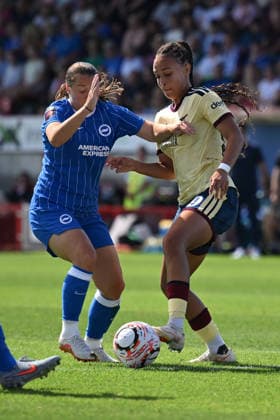 CRAWLEY, ENGLAND - SEPTEMBER 06: Lisa Baum of Arsenal in action during the Barclays Women s Super League match between Brighton & Hove Albion and Arsenal at Broadfield Stadium on September 06, 2026 in Crawley, England. Copyright: xYaroslavxDunkax xSPPx Sportspressphoto_SPR224784