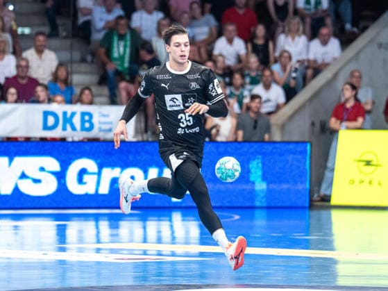 Domen Makuc, THW Kiel, 35, driving forward with the ball, Frisch Auf Goeppingen vs. THW Kiel, Handball, 1st Bundesliga, Men s, 2026–2027 season, September 6, 2026, Frisch Auf Goeppingen vs. THW Kiel, Handball, 1st Bundesliga, Men, 2026–2027 season, September 6, 2026, Goeppingen Copyright: xEibner-Pressefoto MichaelxSchmidx EP_MST