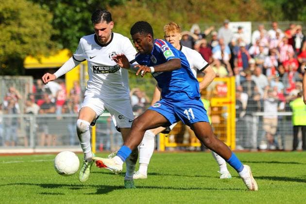 Regionalliga West VfB Hilden Rot Weiß Oberhausen ** FOR EDITORIAL USE ONLY ** EDITORIAL USE ONLY ** p Ilhan Altuntas, Burinyuy Nyuydine VfB Hilden RWO Location: Sports Field on Hoffeldstraße, Hilden Date: September 6, 2026 Germany, North Rhine-Westphalia, Hilden Copyright MichaxKorb Copyright: MichaxKorb doc87hhv3ed6pfj4guncev ,EDITORIAL USE ONLY Copyright: MichaxKorb