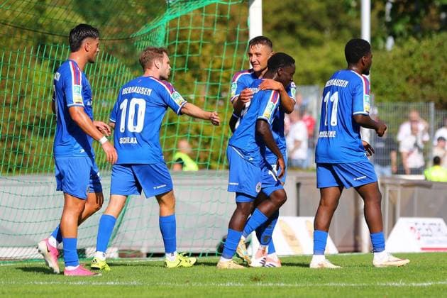 Regionalliga West VfB Hilden Rot Weiß Oberhausen ** FOR EDITORIAL USE ONLY ** EDITORIAL USE ONLY ** p Celebration after the 2–0 goal by Denis Donkor, VfB Hilden vs. RWO Location: Sports field on Hoffeldstraße, Hilden Date: September 6, 2026 Germany, North Rhine-Westphalia, Hilden Copyright MichaxKorb Copyright: MichaxKorb doc87hhv42l4tu1a5ptacdx ,EDITORIAL USE ONLY Copyright: MichaxKorb