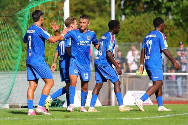 Regionalliga West VfB Hilden Rot Weiß Oberhausen ** FOR EDITORIAL USE ONLY ** EDITORIAL USE ONLY ** p Celebration after the 2–0 goal by Denis Donkor, VfB Hilden vs. RWO Location: Sports field on Hoffeldstraße, Hilden Date: September 6, 2026 Germany, North Rhine-Westphalia, Hilden Copyright MichaxKorb Copyright: MichaxKorb doc87hhv46fohz1cf6pjpi8 ,EDITORIAL USE ONLY Copyright: MichaxKorb