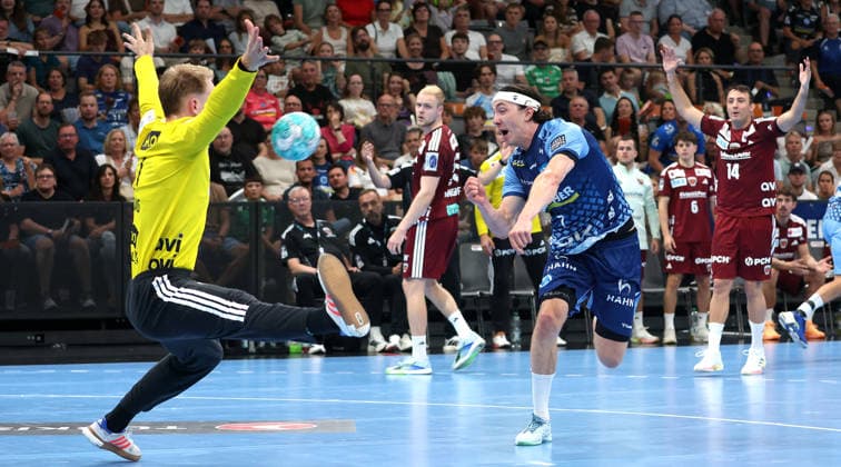 September 6, 2026, Germany, Stuttgart, Handball: TVB Stuttgart vs. Füchse Berlin; from left: Lasse Ludwig (Berlin), Kasper Thorsen (Lien), TVB
