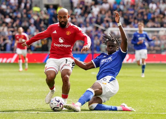 Liverpool, England, 6th September 2026. Bryan Mbeumo of Manchester United, ManU (L) is challenged by Tyrique George of Everton during the Everton vs Manchester United Premier League match at Hill Dickinson Stadium, Liverpool. Picture credit should read: Andrew Yates Sportimage EDITORIAL USE ONLY. No use with unauthorised audio, video, data, fixture lists, club league logos or live services. Online in-match use limited to 120 images, no video emulation. No use in betting, games or single club league player publications. SPI_030_AY_EVERTON_MAN_UTD SPI-4979-0030