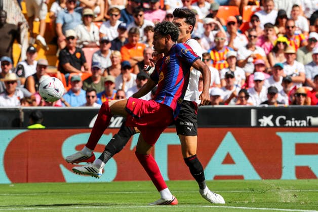 September 6, 2026, Valencia, Valencia, SPAIN: Lamine Yamal of FC Barcelona, Barca in action during the Spanish league, LaLiga EA Sports, football match played between Valencia CF and FC Barcelona at Mestalla stadium on September 6, 2026, in Valencia, Spain. Valencia SPAIN - ZUMAa181 20260906_zaa_a181_062 Copyright: xIvanxTerronx