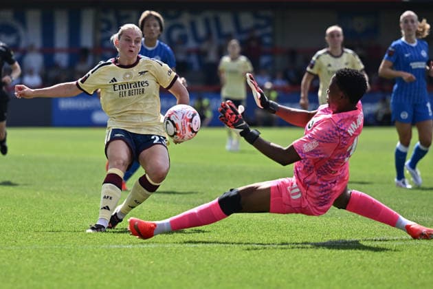 CRAWLEY, ENGLAND - SEPTEMBER 06: Alessia Russo of Arsenal in action during the Barclays Women s Super League match between Brighton & Hove Albion and Arsenal at Broadfield Stadium on September 06, 2026 in Crawley, England. Copyright: xYaroslavxDunkax xSPPx Sportspressphoto_SPR224799